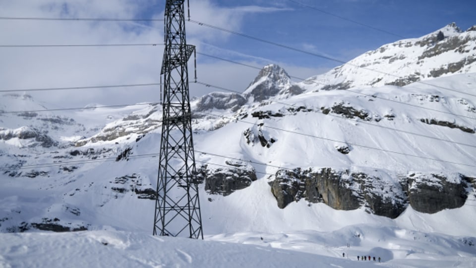 Strommast beim Gemmi-Pass.