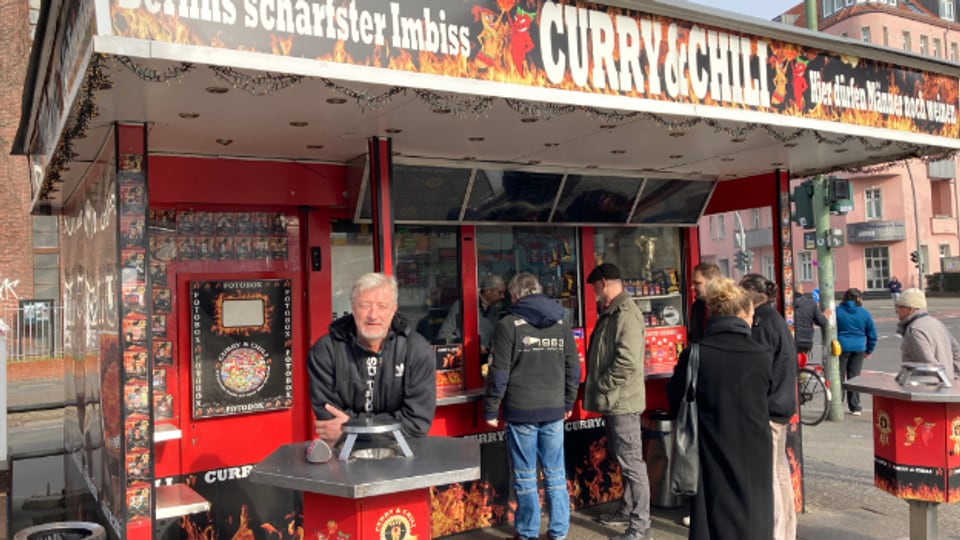 Frank Spiess betreibt in Berlin einen Imbiss für Currywurst .