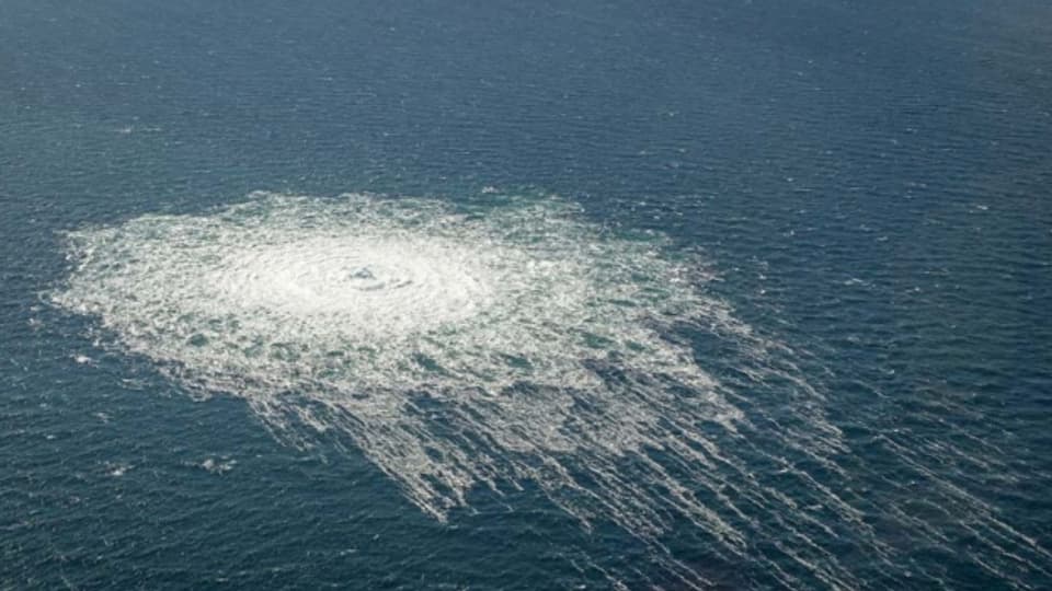 Nach den Anschlägen auf die Nord-Stream-Pipelines steigen Blasen an die Oberfläche der Ostsee.