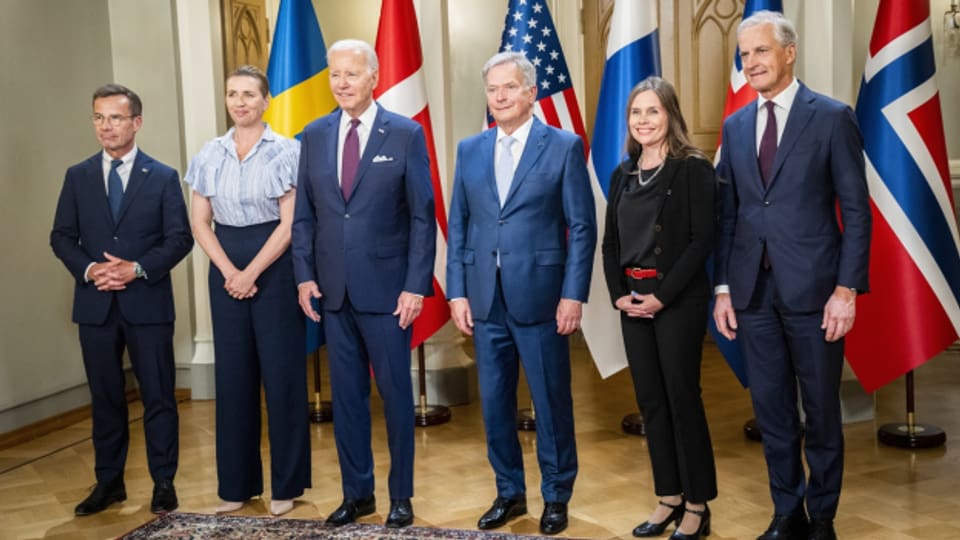 US-Präsident Joe Biden mit den nordischen Regierungschefinnen und -chefs in Helsinki.