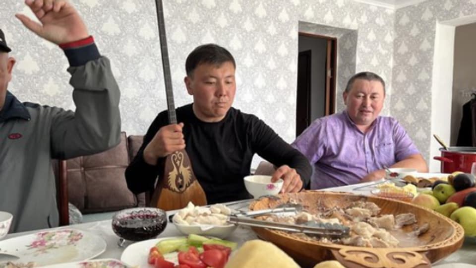 Eine kasachische Familie, die am Rand des ehemaligen Atomtestgeländes lebt.