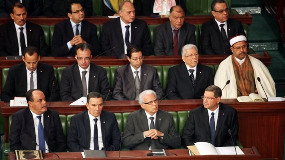 Die neue Regierung Tunesiens - sie hat das Vertrauen des Parlaments erhalten.