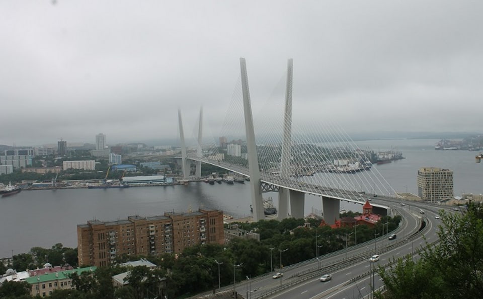 Die Solotoi-Brücke in Wladiwostok