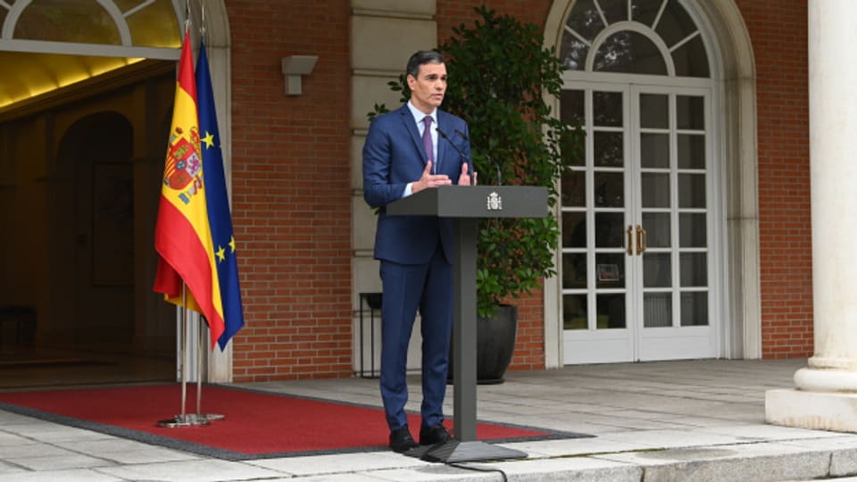 Ministerpräsident Pedro Sanchez trat am Montag vor die Medien.