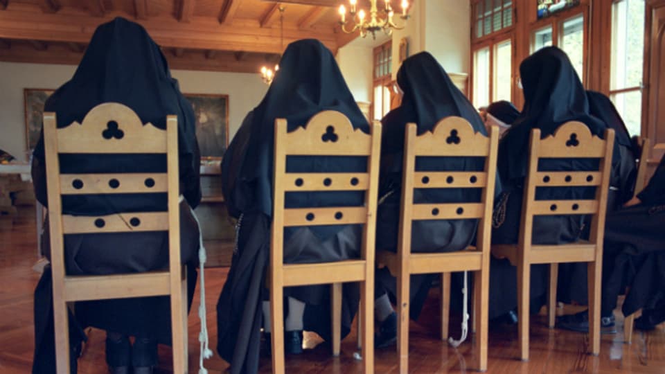 Symbolbild: Franziskaner-Nonnen an einer Sitzung.
