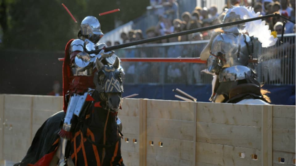 Sagenumwobene Ritter: Für eine Mittelalter-Ausstellung werden Schaukämpfe ausgetragen.