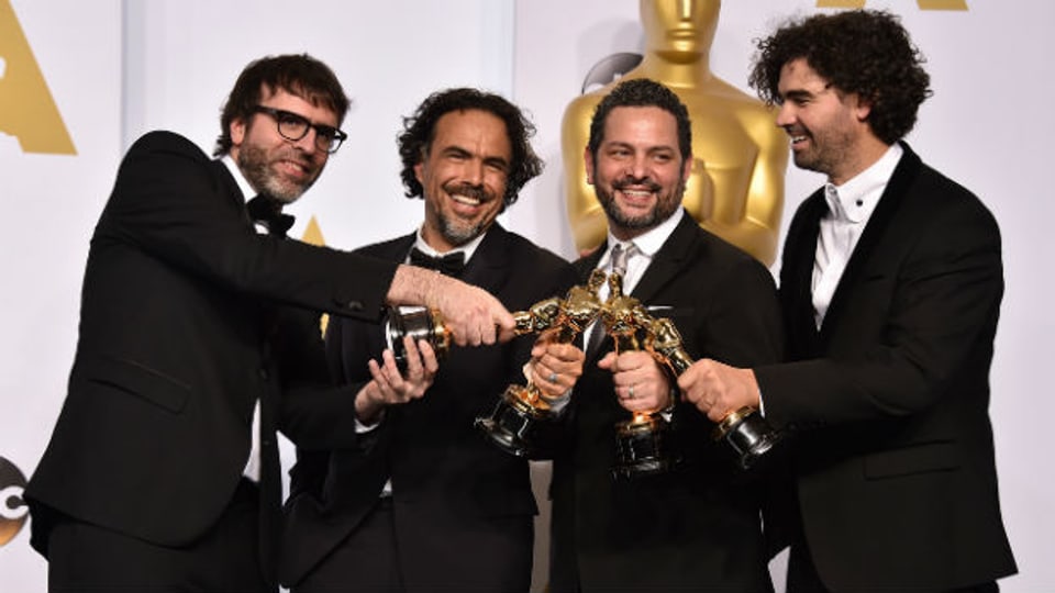 Das «Birdman»-Team mit den Oscars für beste Regie und bester Film.