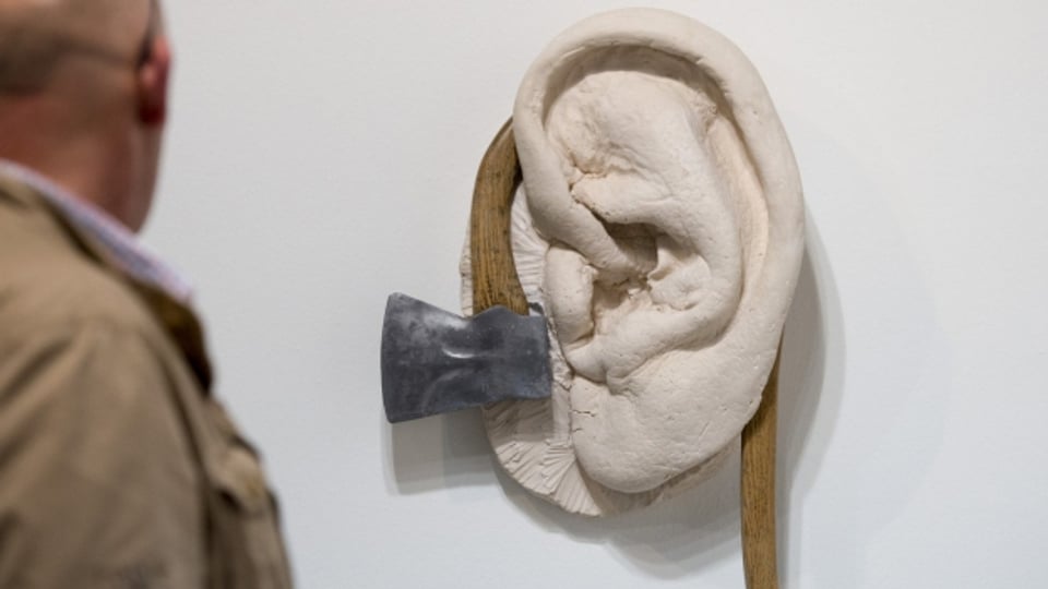 «Ear with Axe», eine Skulptur von Robert Gober an der Art Basel.