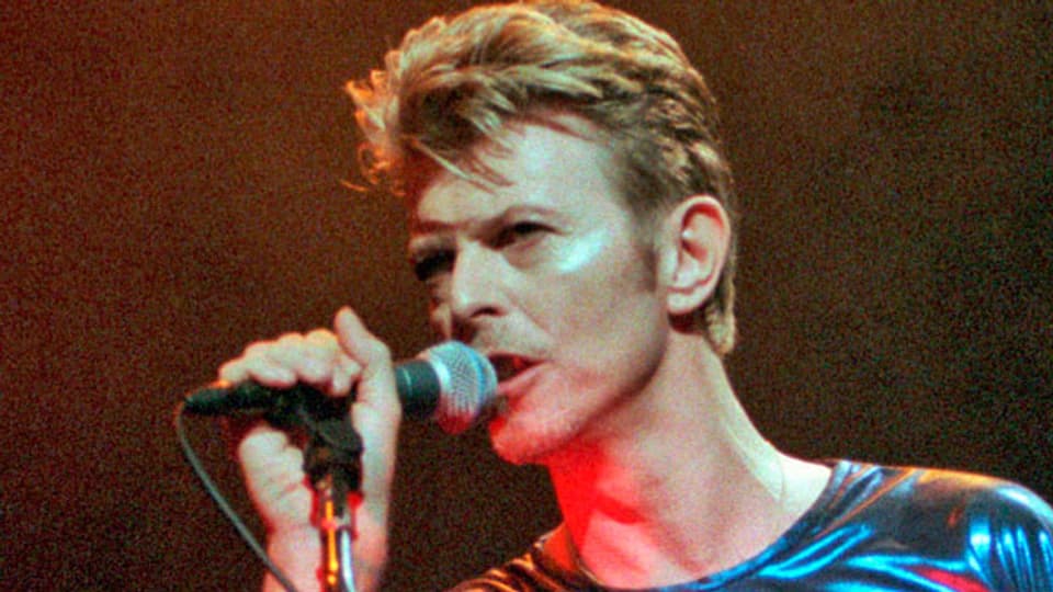 Der verstorbene Popmusiker David Bowie 1996 an einem Konzert in Hartford, Connecticut.