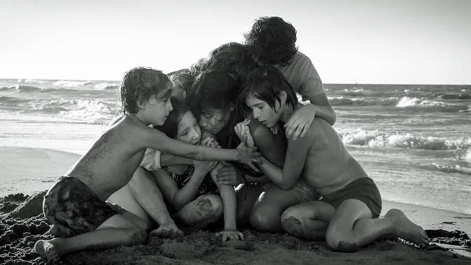 Der von Netflix produzierte Film «Roma» des Filmemachers Alfonso Cuaron erhält einen Oscar als bester ausländischer Film, die beste Regie und für die beste Kamera.