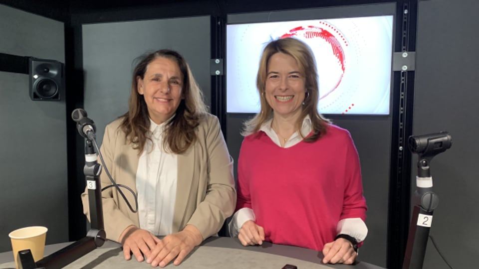 Jacqueline Badran und Petra Gössi debattieren im Politikum