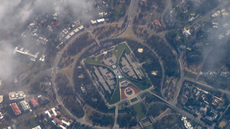 Luftaufnahme des australischen Parlamentsdistrikts in Canberra.