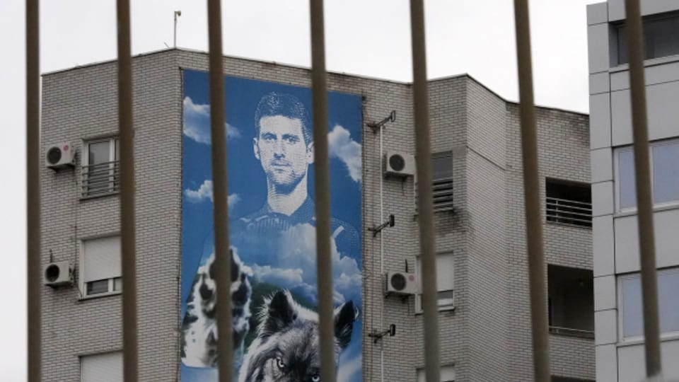 Die vermeintliche Abschiebung von Djokovic schlägt hohe mediale und politische Wellen – auch in seiner Heimat Serbien.