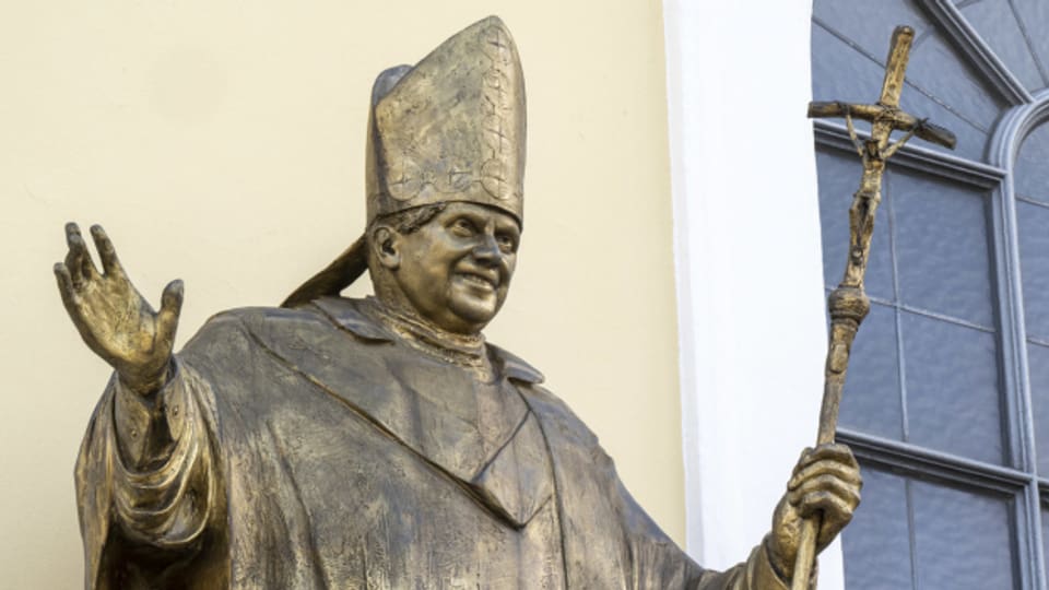 Eine Statute des Papstes Benedikt XVI. im Bistum München, wo neue Missbrauchsvorwürfe gegen die katholische Kirche bekannt wurden, die sich auch gegen ihn richten.
