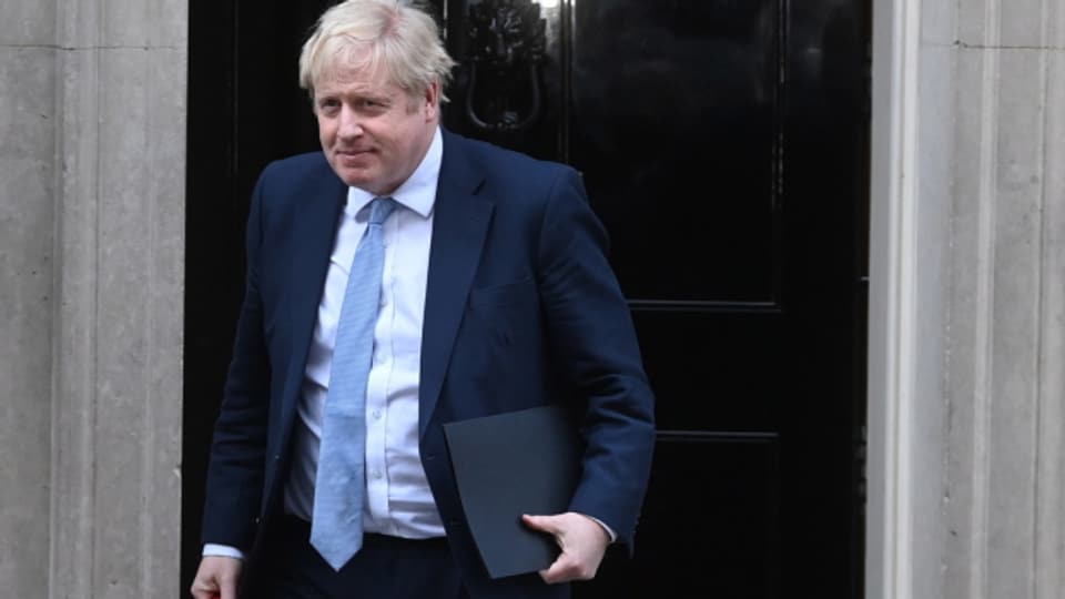 Boris Johnson beim Verlassen von Downing Street No. 10 am Montag. Der heute veröffentlichte Teil des Untersuchungsberichts belastet den Premier in der Partygate-Affäre.