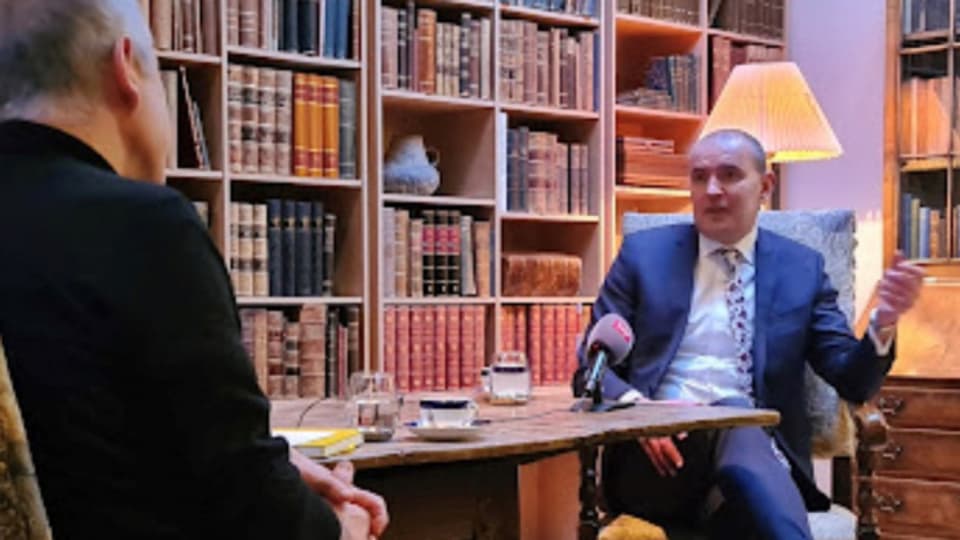 Der isländische Staatspräsident Guðni Th. Jóhannesson im Gespräch mit SRF-Journalist Bruno Kaufmann.