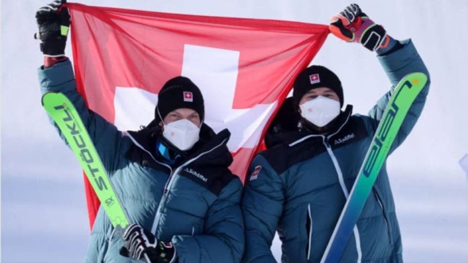 Grosser Triumph für die Schweizer Skicrosser: Ryan Regez gewinnt bei Olympia souverän vor Teamkollege Alex Fiva.