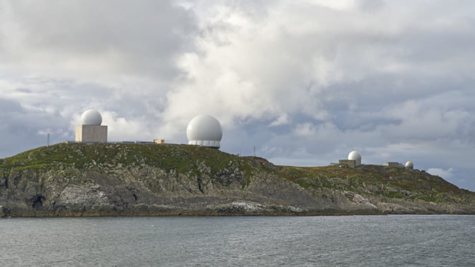Militärische Radarstation bei Vardø, Norwegen.