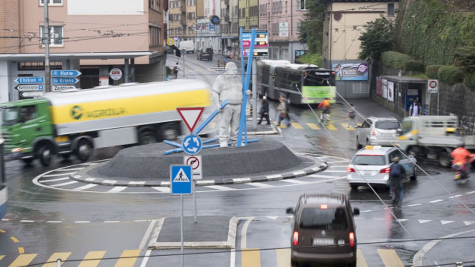 Der Kanton Luzern will moderne Lichtsignalanlagen installieren, wo heute Kreise den Verkehrsfluss regeln.