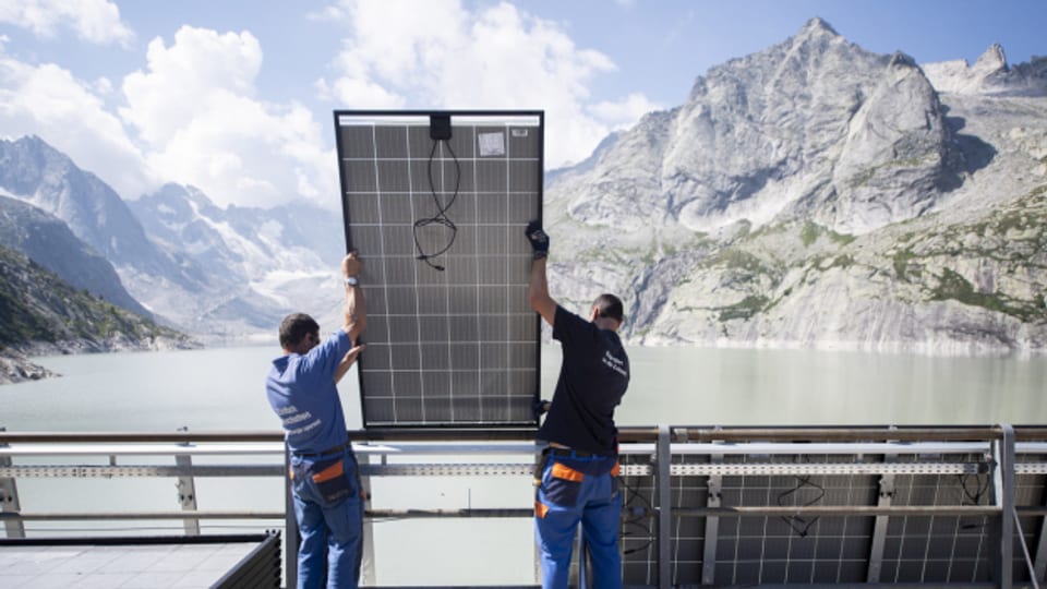 Es brauche Photovoltaik, wo immer es geht – auch entlang von Bahn, Autobahn und in den Bergen.