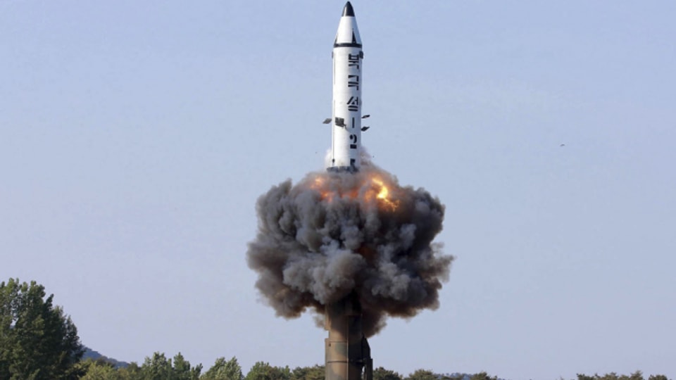 Nordkorea hatte am Mittwoch unmittelbar nach dem Ende einer Asienreise von US-Präsident Joe Biden drei Raketen abgefeuert.