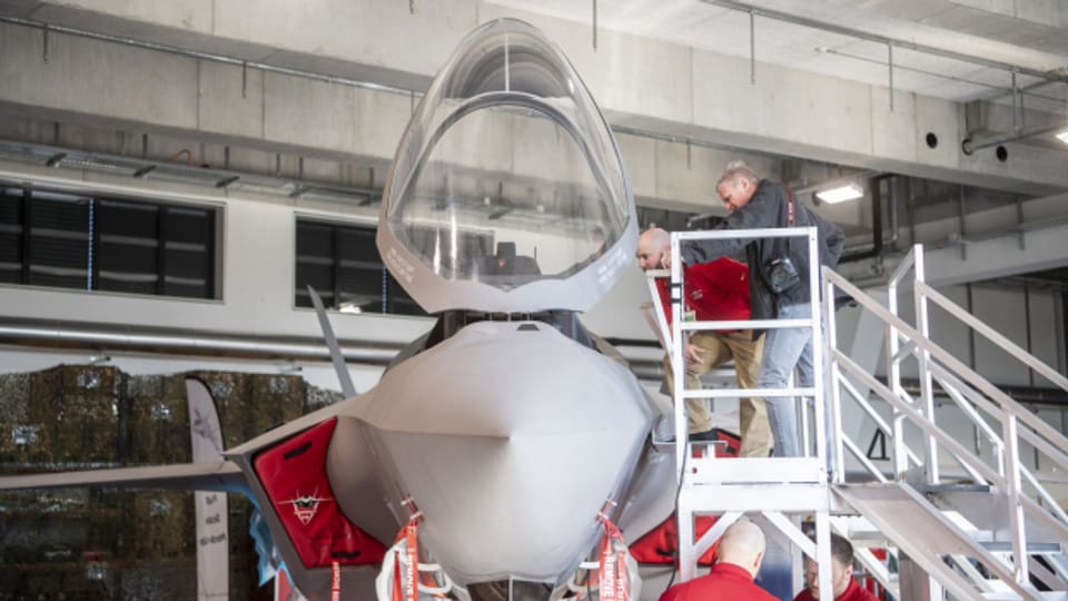 Präsentation eines Modells des Typ F-35A im Zuge der Armeebotschaft 2022.