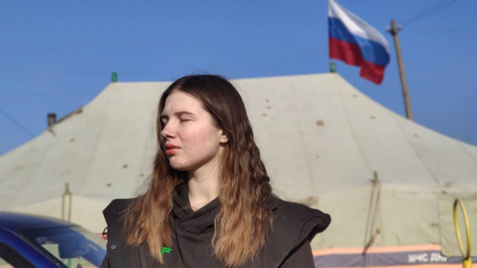 Tochter Polina Kovalevsky erzählt weshalb sie mit ihrer Familie nach Russland fliehen musste.