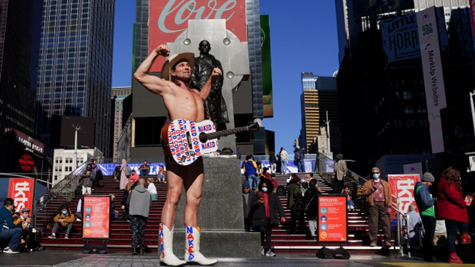 Auch der Times Square Attraktion «Naked Cowboy» fehlt das Publikum.