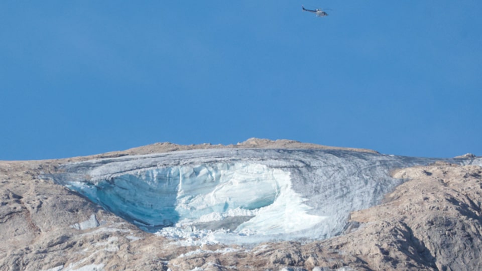 Noch sind am Gletscherabbruch Such- und Rettungsarbeiten in Gang.