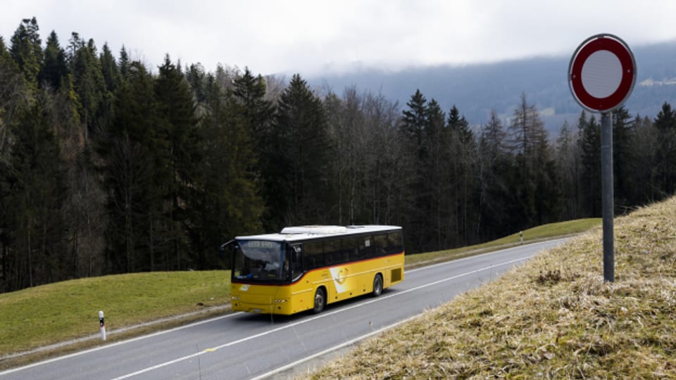 Postauto ist in den Regionen Brugg und Windisch mit einem Elektrobus unterwegs.