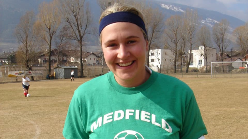 Fairplay auf dem Rasen und im Journalismus. Larissa Bieler hat jahrelang beim DFC Ems in Graubünden gespielt, danach in der Alternativ-Liga in Zürich bei der Liga Rosa.