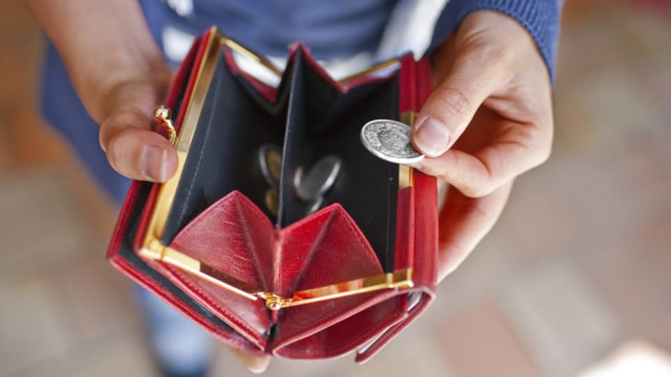 Arbeitgeber und Gewerkschaften ringen um generelle Lohnerhöhung.