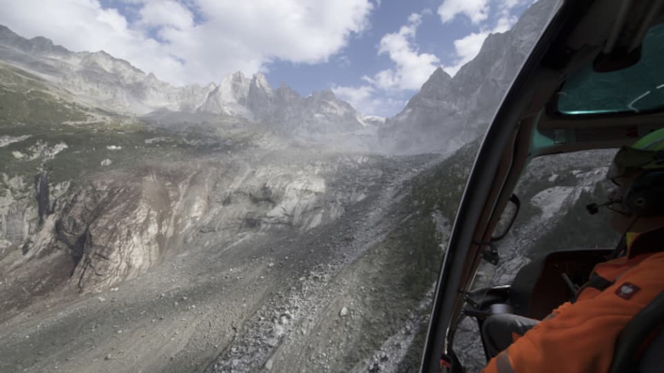 Sicht auf die Abbruchstelle des massiven Erdrutsches am Piz Cengalo, der im August 2017 auf das Bündner Dorf Bondo niederging
