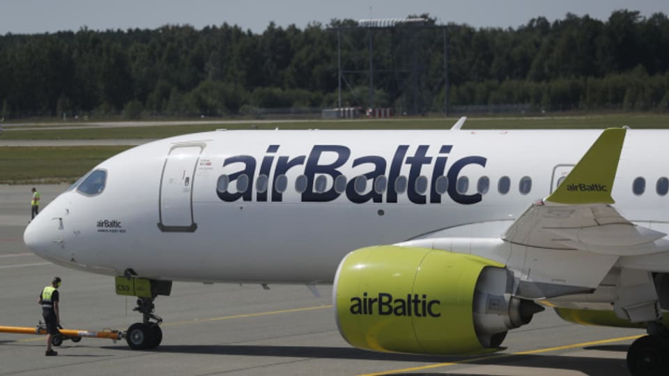 Wegen Personal- und Flugzeugmangel spannt die Swiss seit kurzem mit der lettischen Fluggesellschaft Air Baltic zusammen.