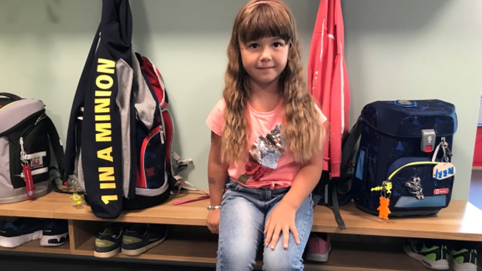 Die 6-jährige Viktoria aus der Ukraine an ihrem ersten Schultag in der Schweiz.