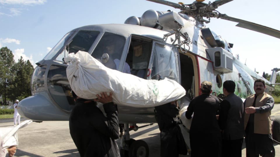 Hilfsgüter werden in die betroffenen Regionen geflogen.