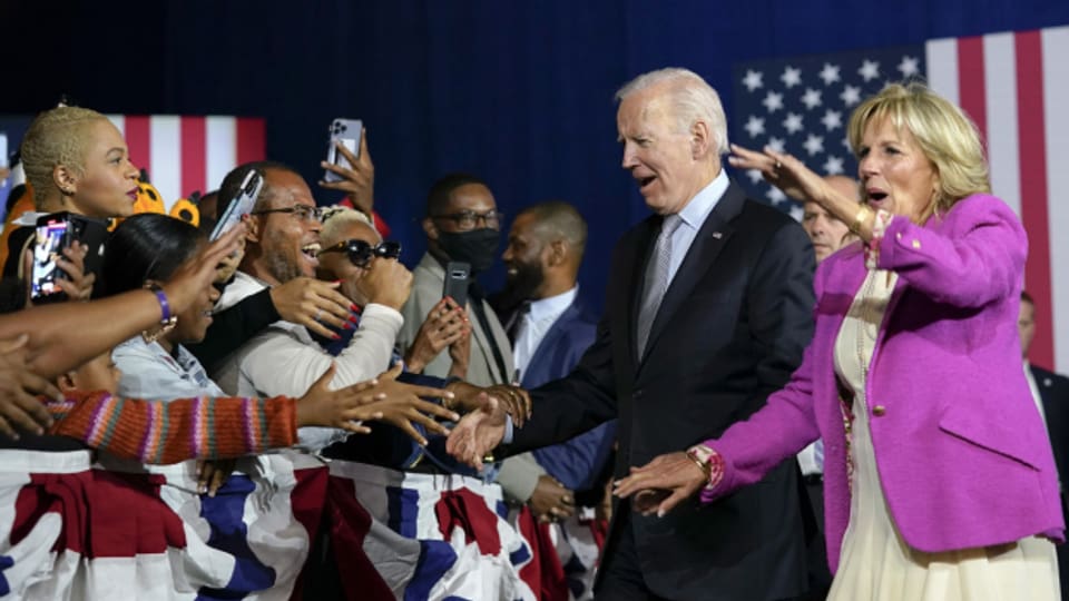 US-Präsident und First Lady Joe und Jill Biden kämpfen gemeinsam für Sitze der Demokraten.