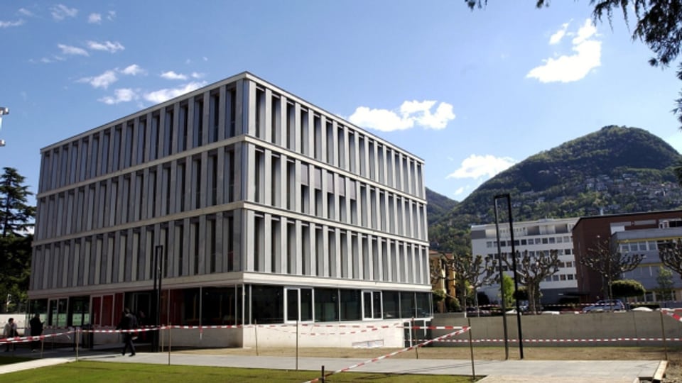 Das Gebaeude des neuen Sitzes der Theologie Universitaet in Lugano.