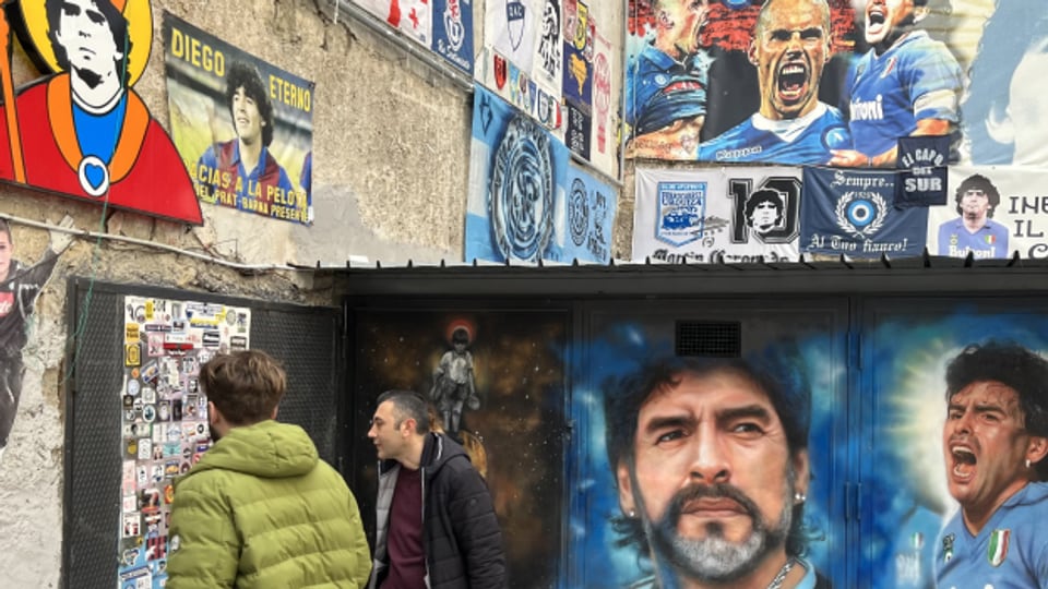 33 Jahre nach dem Meistertitel mit Diego Maradona steckt Neapel wieder tief im Fussballfieber.
