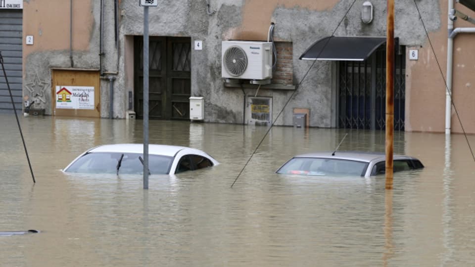 Nach tagelangem Regen steht in der Gemeinde Faenza alles unter Wasser.