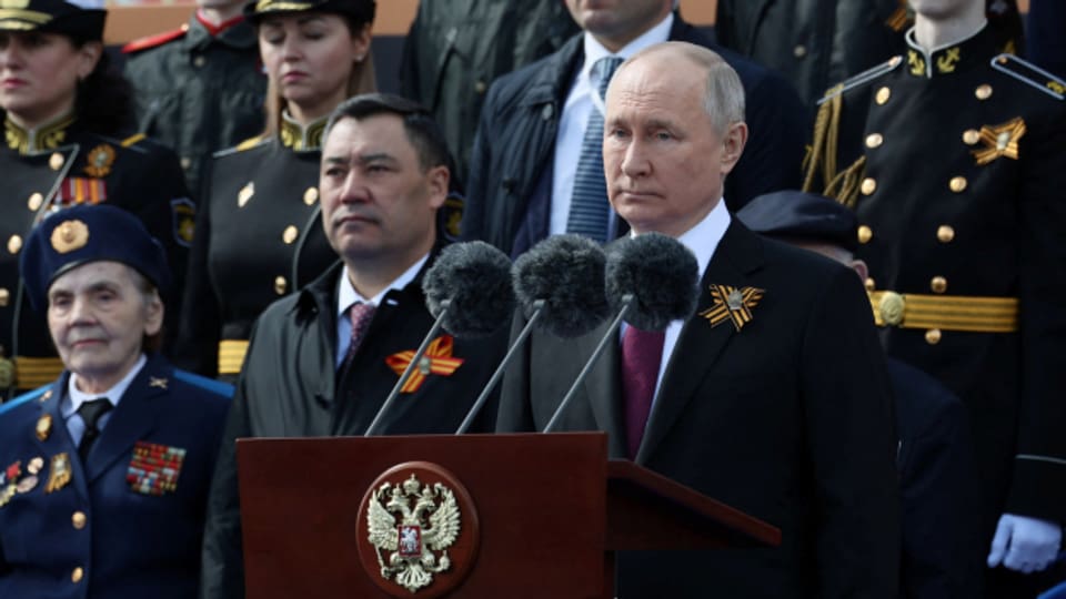 Putin versucht sein Volk auf einen längeren Krieg mit weiteren Rückschlägen einzustimmen.