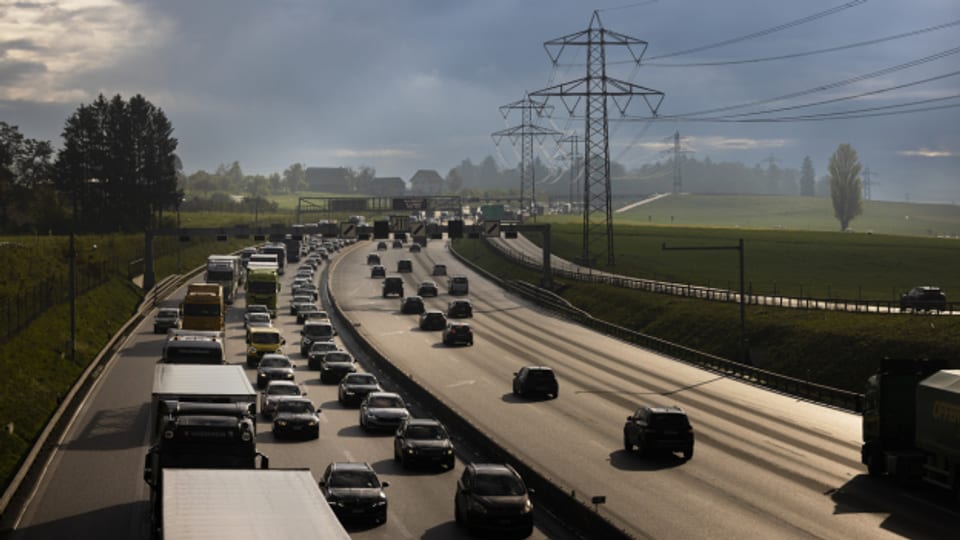 Auf Antrag der SVP steht im Nationalrat auch ein möglicher Ausbau der Autobahn A1 zur Debatte.