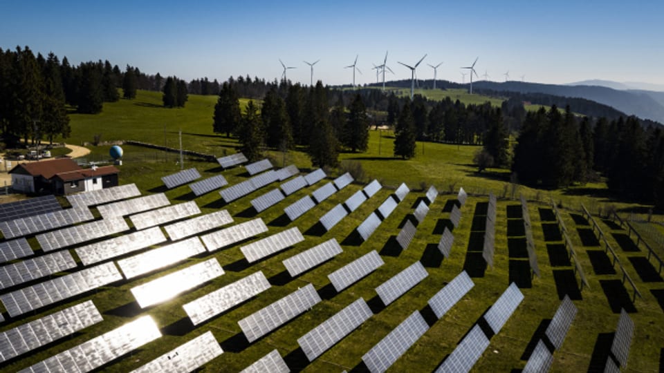 Auf dem Mont Soleil im Berner Jura befindet sich das derzeit grösste Solarkraftwerk der Schweiz.