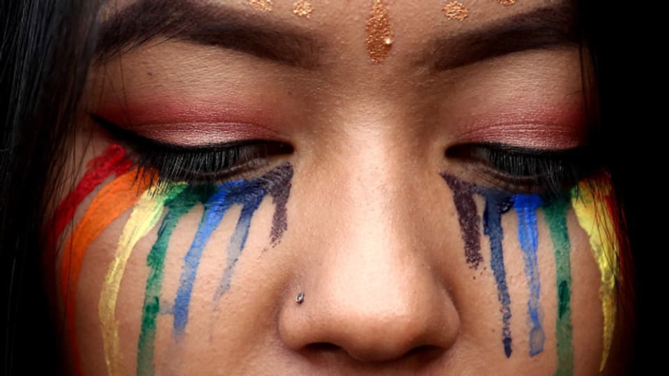 Der oberste Gerichtshof Indiens hat 2018 entschieden, dass homosexueller Sex nicht länger eine Straftat ist. Ehen gleichgeschlechtlicher Paare sollen jedoch weiterhin verboten bleiben.