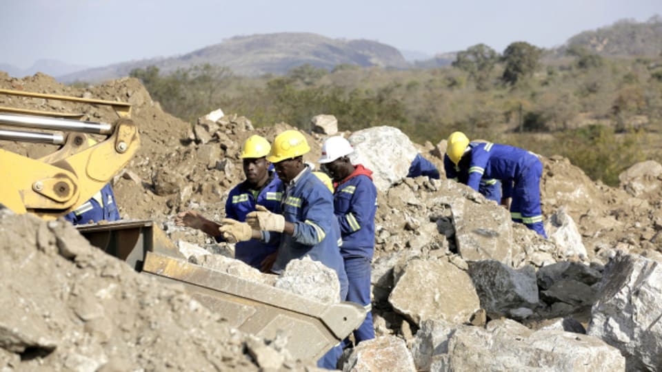 Arbeiter bei der Lithiumgewinnung in den Sandawana-Minen in Mberengwa, Simbabwe, 26. Juli 2023.