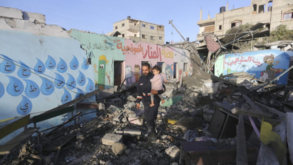 In Gaza ist seit Freitagmorgen eine Waffenruhe in Kraft. Geiseln und Gefangene sollen ausgetauscht werden.