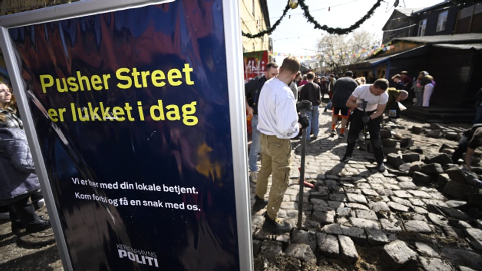 Bewohnerinnen und Bewohner Christianias sowie die Behörden rissen am Wochenende die «Pusher Street» auf.