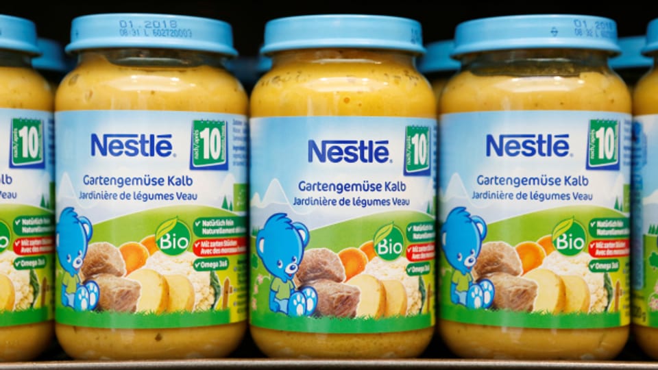 Während Nestlé in Europa Milchpulver ohne Zuckerzusatz anbietet, enthält die Babynahrung in Afrika und Lateinamerika viel Zucker.