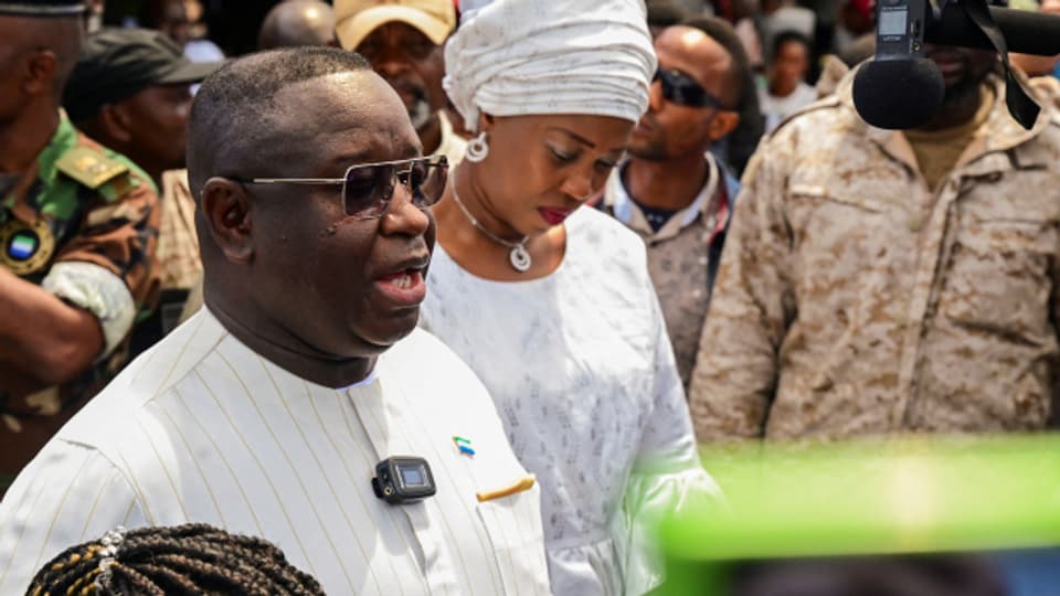 Sierra Leones Präsident Julius Maada Bio hat Anfang April den Notstand ausgerufen.