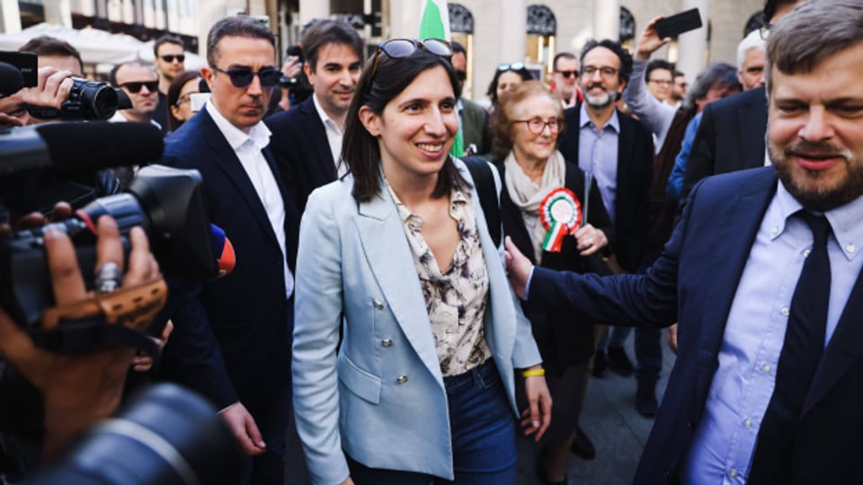 Elly Schlein, Vorsitzende des Partido Democratico (PD), hat am Sonntag ihre Kandidatur angekündigt.